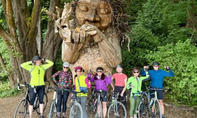 Goofy cyclists in front of Bruun Idun